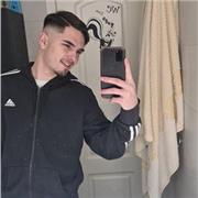 Soy un profesor atento, con mucha empatia con los niños y con ganas de enseñar con métodos originales y entretenidos.